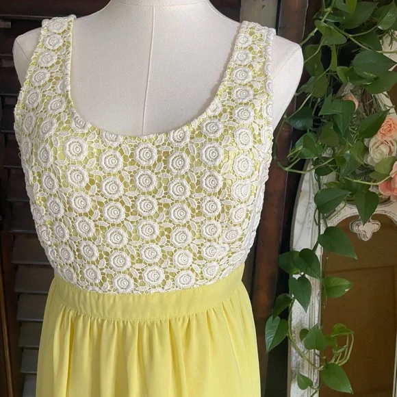 Forever 21 Homecoming Teen Yellow Skirt with White Lace Top EUC Large - Picture 3 of 6